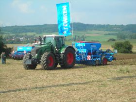 Lemken Feldtag auf unserem Hof 2009.JPG